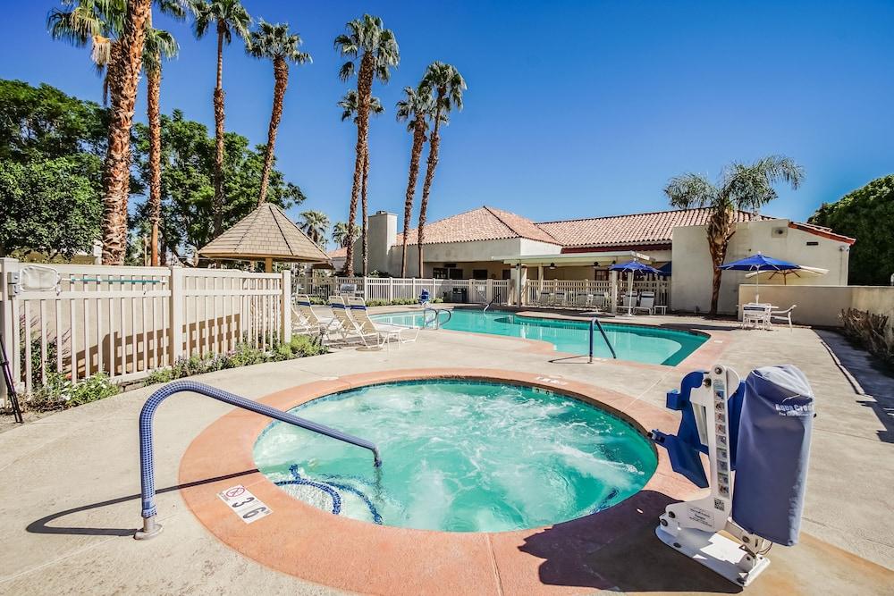 Desert Breezes Resort photo 35
