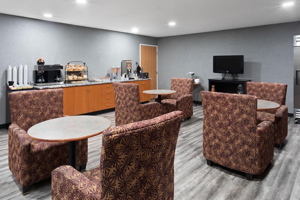 Americas Best Value Inn & Suites Racine photo 40