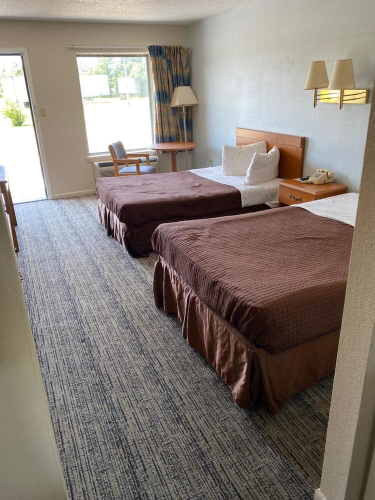 Americas Best Inn Brinkley photo 4