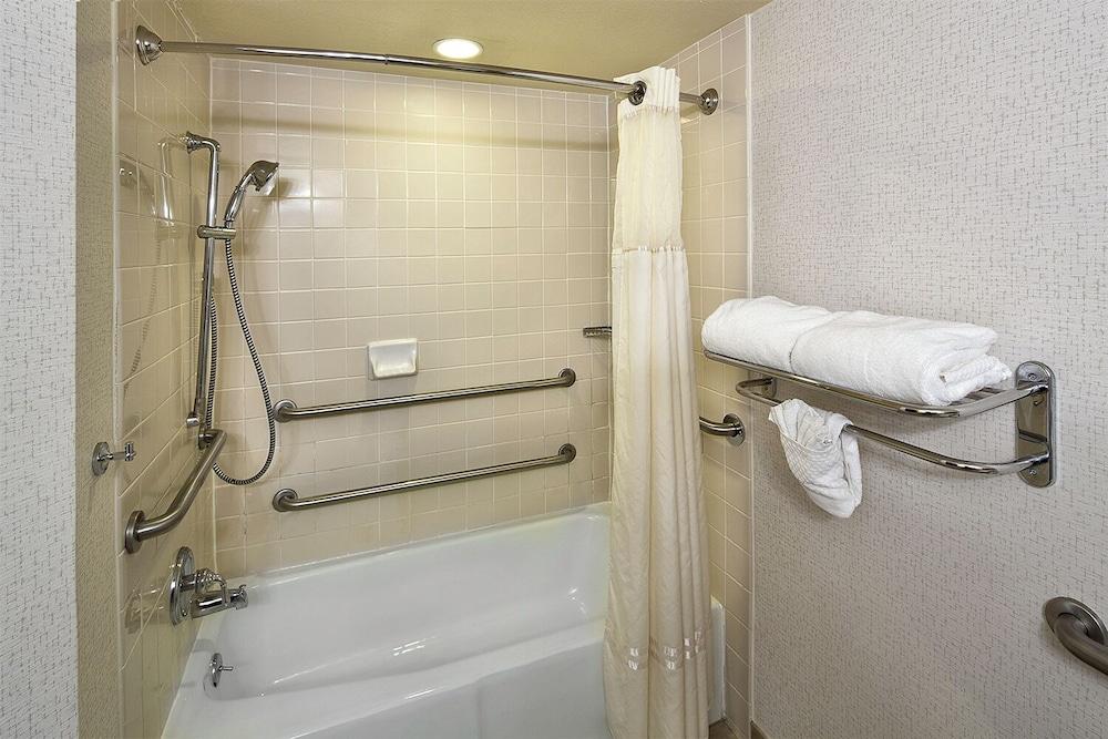 DoubleTree by Hilton Hotel Modesto photo 29