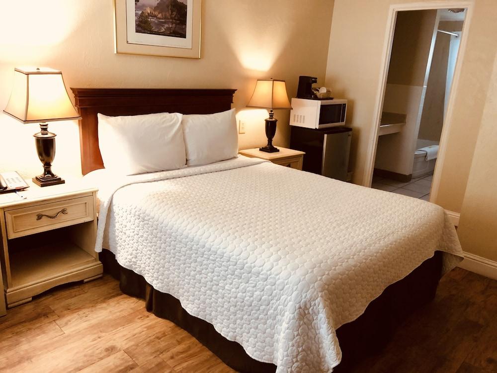 Carmel Resort Inn photo 54