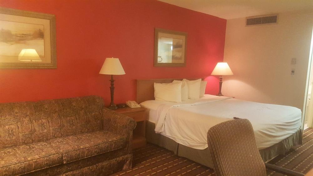 Salina Ambassador Hotel and Conference Center photo 12