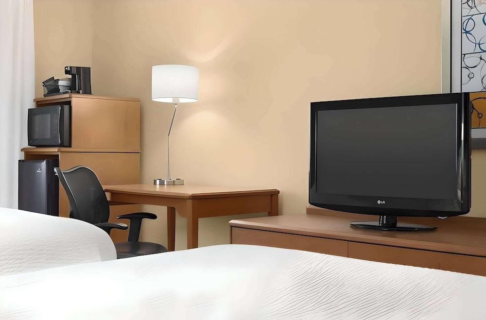 Dubuque Inn & Suites photo 7