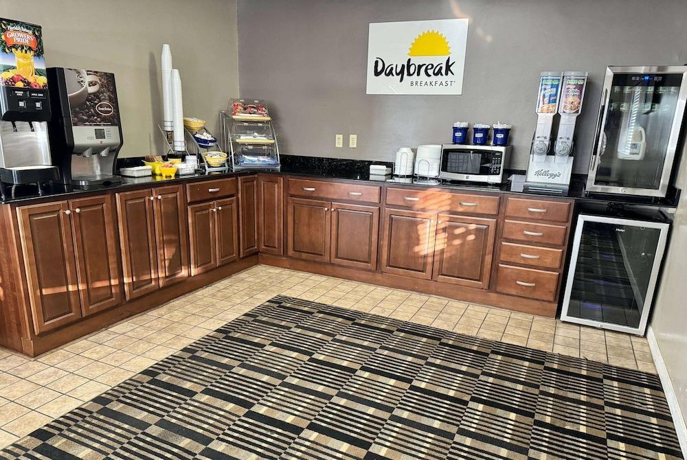 Days Inn by Wyndham Cloverdale Greencastle photo 29