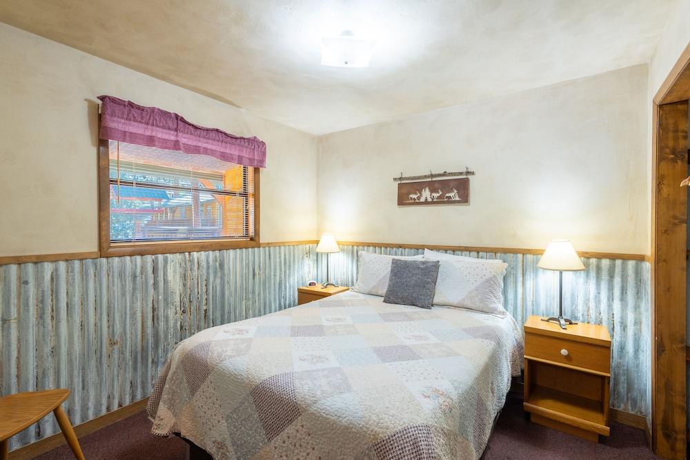 Ruidoso Lodge Cabins photo 25