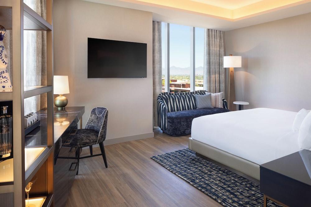 Caesars Republic Scottsdale, a Hilton Hotel photo 21