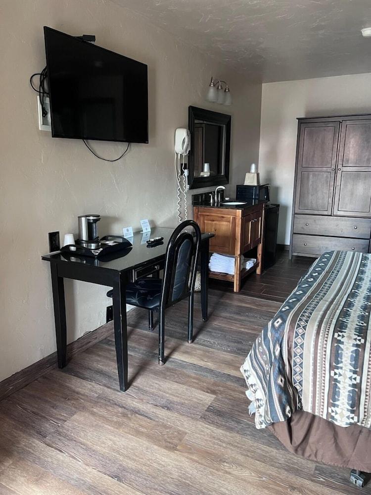 Adobe Inn photo 13