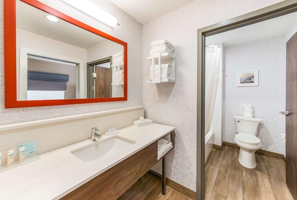 Hampton Inn & Suites Benton Harbor photo 20