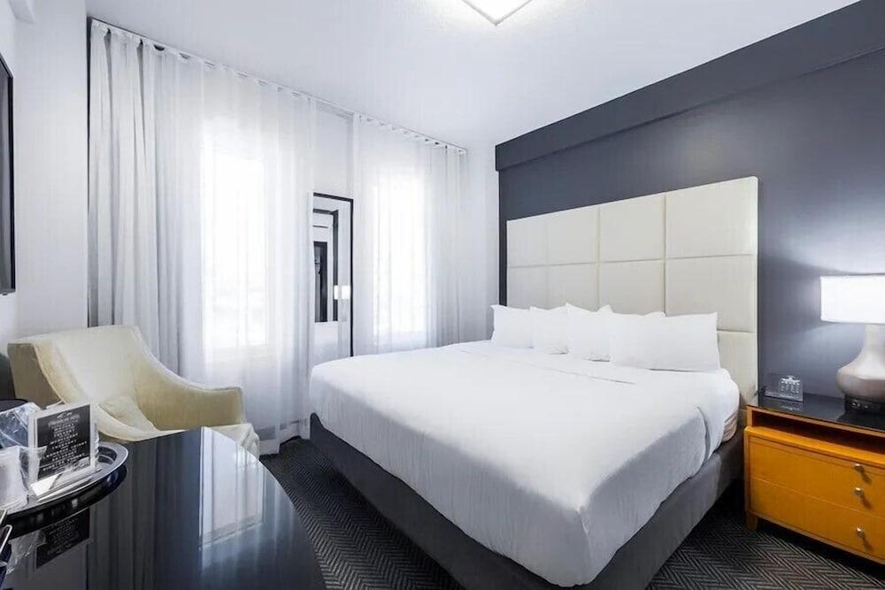 Streamline Hotel photo 21