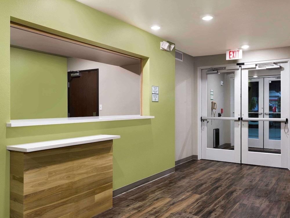 Suburban Studios Watford City — hotel in Watford City