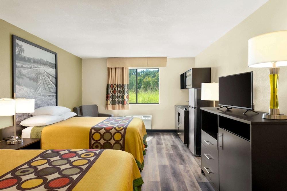 Super 8 by Wyndham Clinton photo 6
