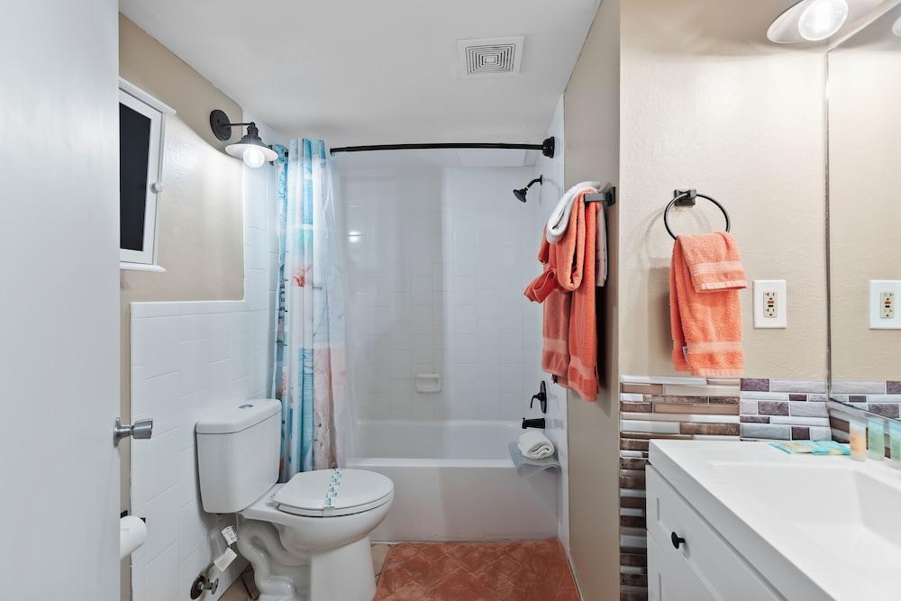 Oceanside Inn Studios by Brightwild photo 53