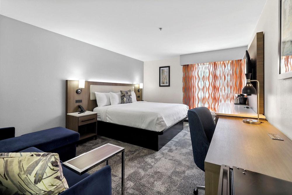 La Quinta Inn & Suites by Wyndham Atlanta South - Newnan photo 11
