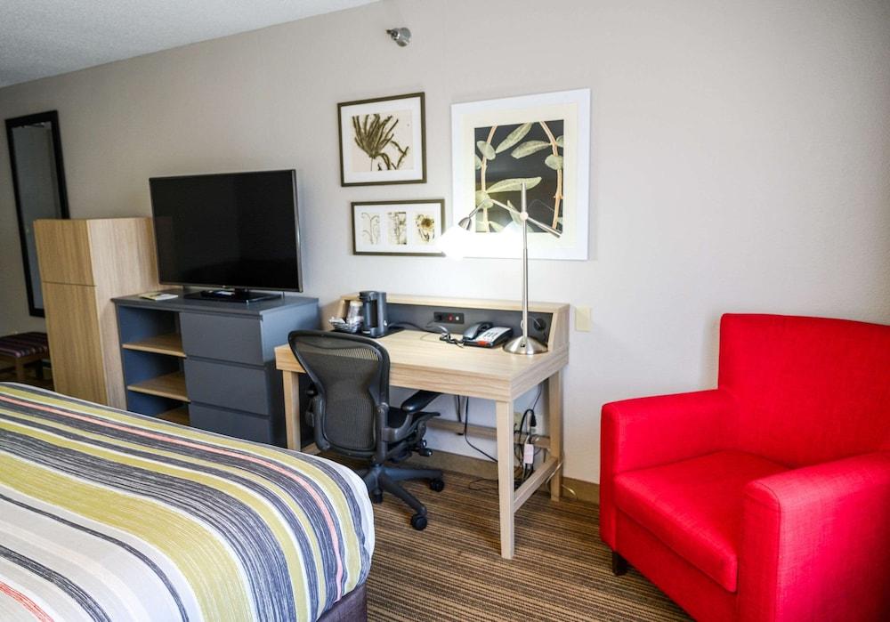 Country Inn & Suites by Radisson, Greenfield, IN photo 34