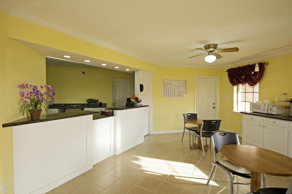 Americas Best Value Inn Pryor photo 3
