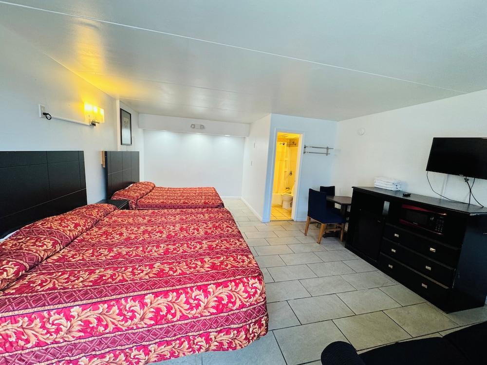 Skyview Manor Motel photo 10