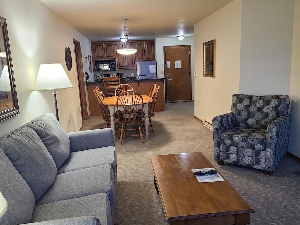 Bridgeport Waterfront Resort photo 37