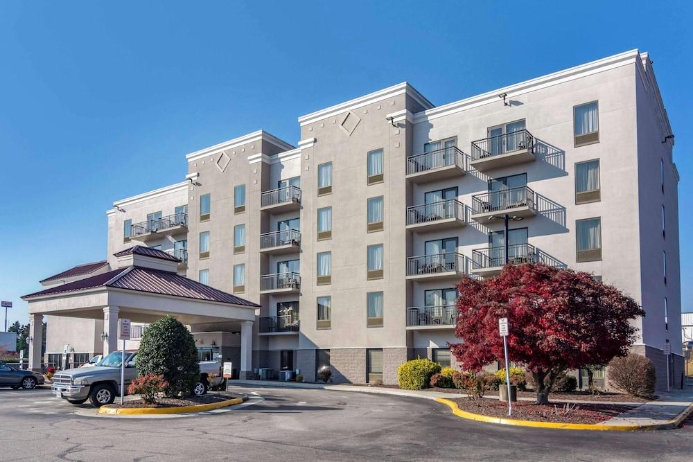 Comfort Suites South Park photo 44