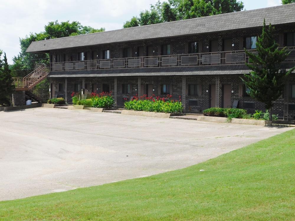 Cedar Glade Resort photo 1