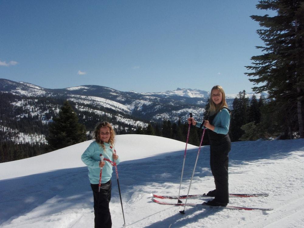 Montecito Sequoia Lodge photo 36