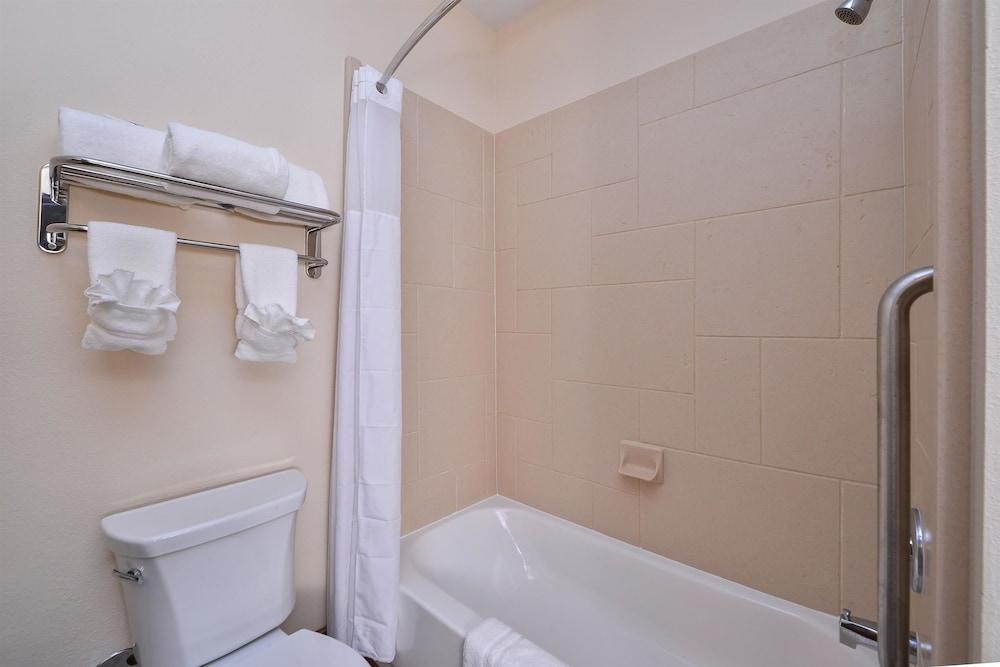 Americas Best Value Inn & Suites Cuero photo 8