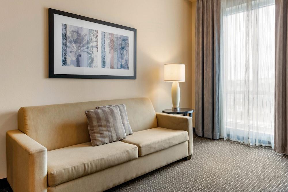 Staybridge Suites St. Petersburg Downtown by IHG photo 6