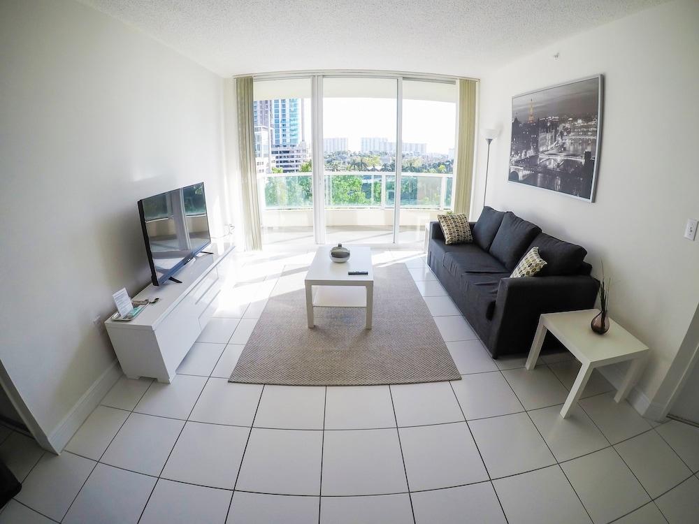 Intracostal Sunny Isles photo 15