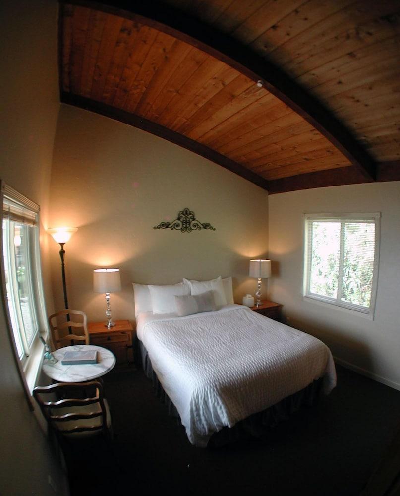 Lucia Lodge photo 12
