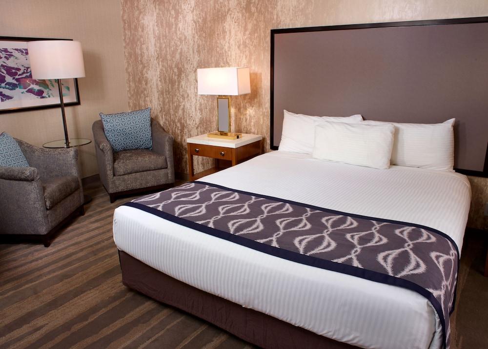 California Hotel and Casino photo 13