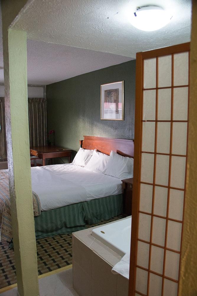 Cocomo Inn and Suites photo 6