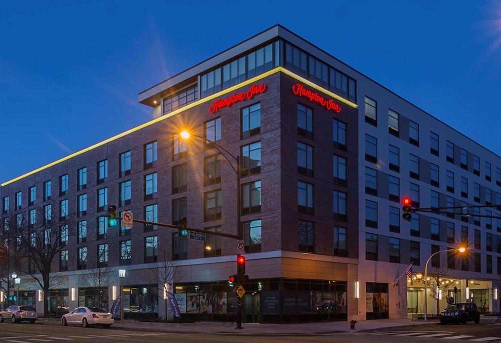 Hampton Inn Chicago North-Loyola Station photo 48