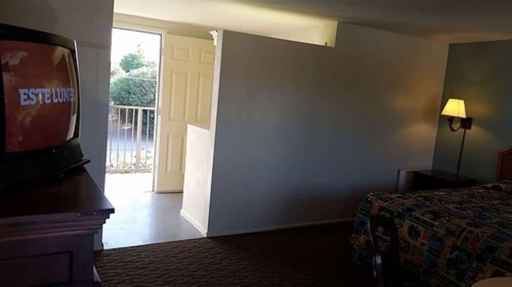 Riviera Motor Lodge photo 1