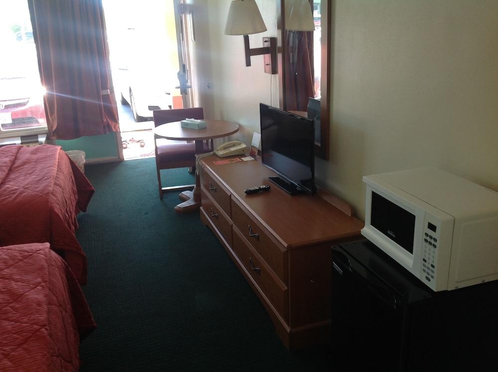 Budget Inn photo 5