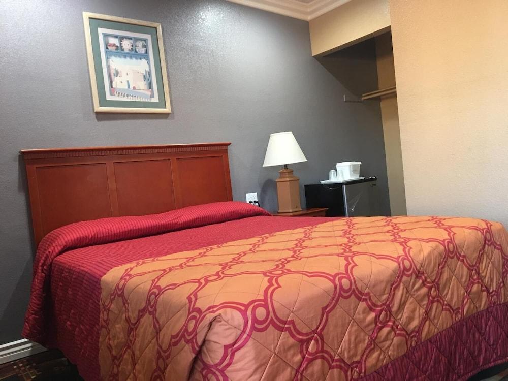 Budget Inn photo 14