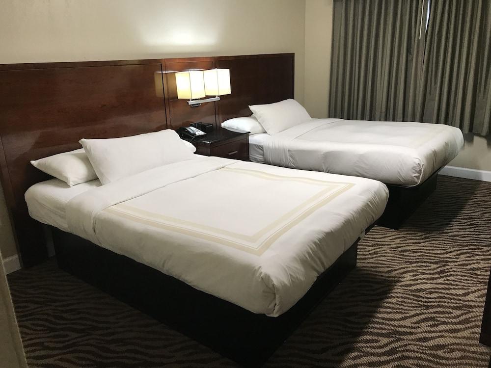 Hometown Inn & Suites photo 10