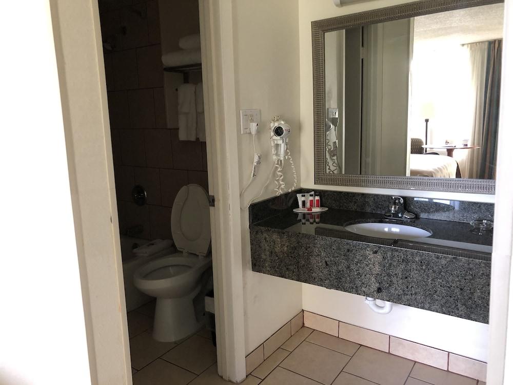 Ramada by Wyndham New Iberia photo 44