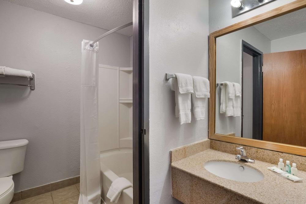 Quality Inn Alice photo 13