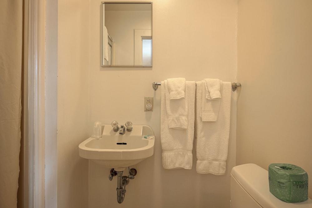 Circle Court Motel photo 11