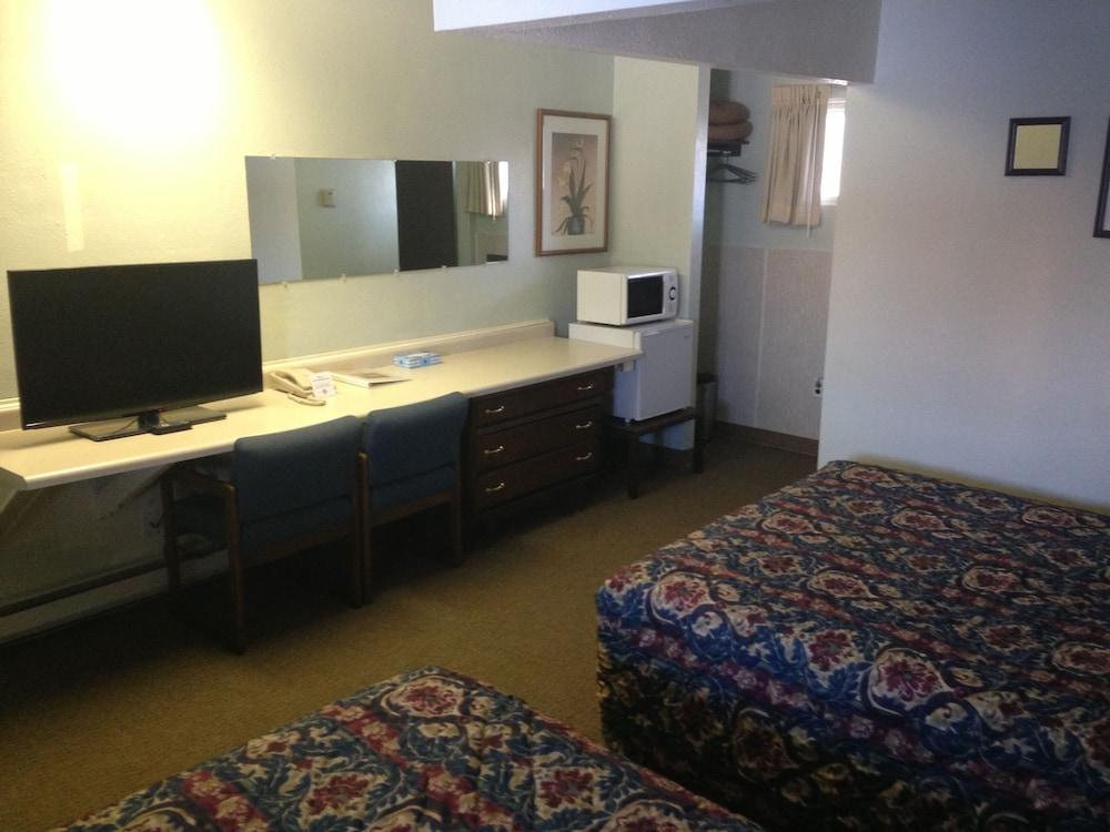 Jamestown Motel photo 29