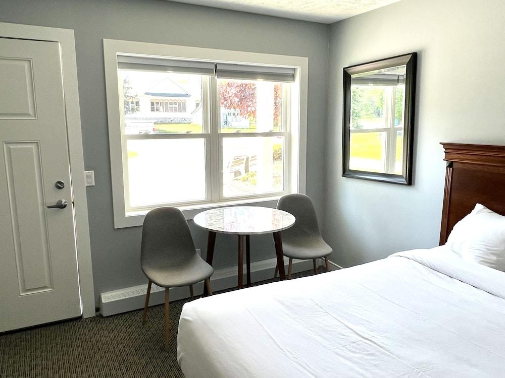 Empire Lakeshore Inn photo 23