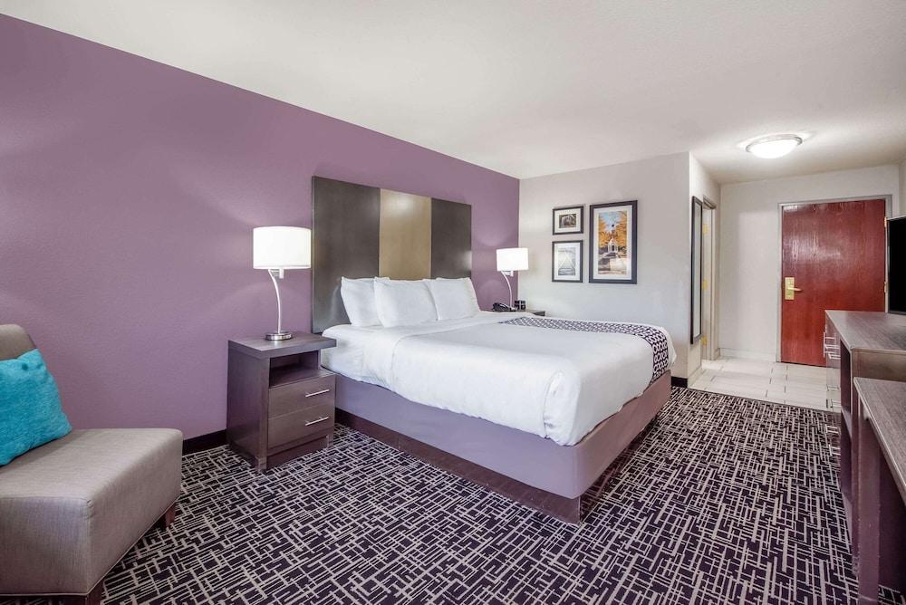 La Quinta Inn & Suites by Wyndham Fairborn Wright-Patterson photo 9