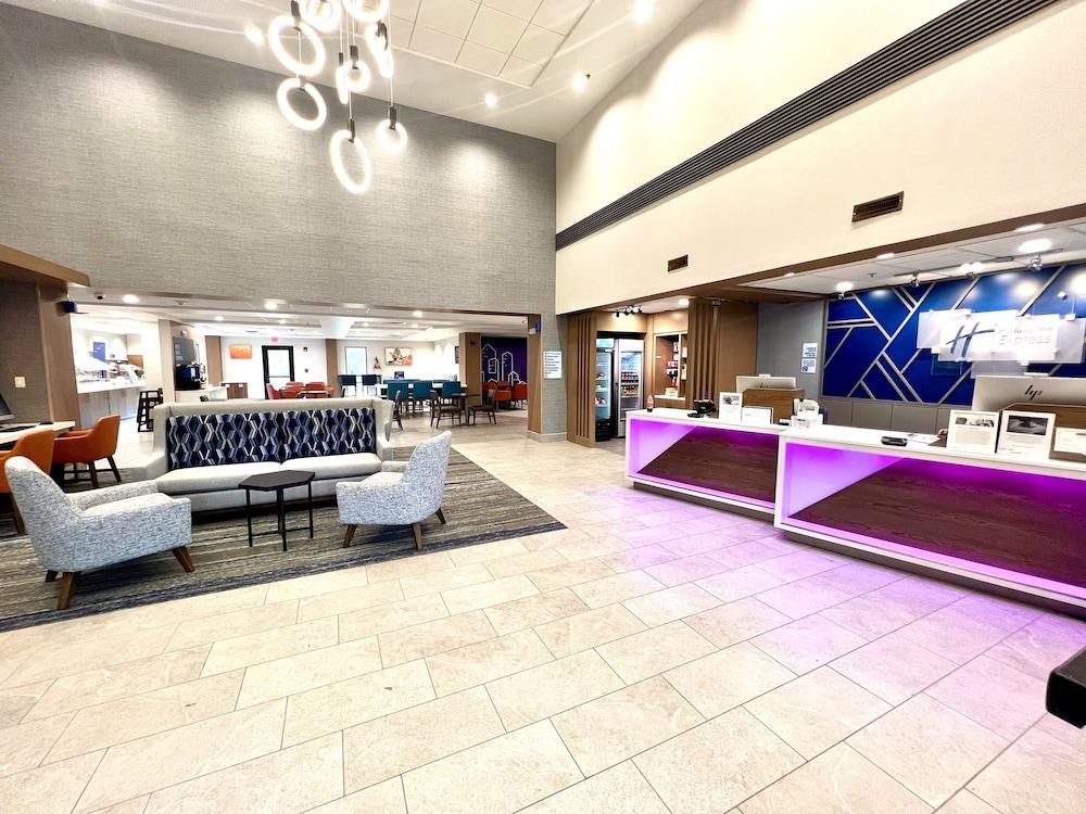 Holiday Inn Express Madison by IHG photo 5