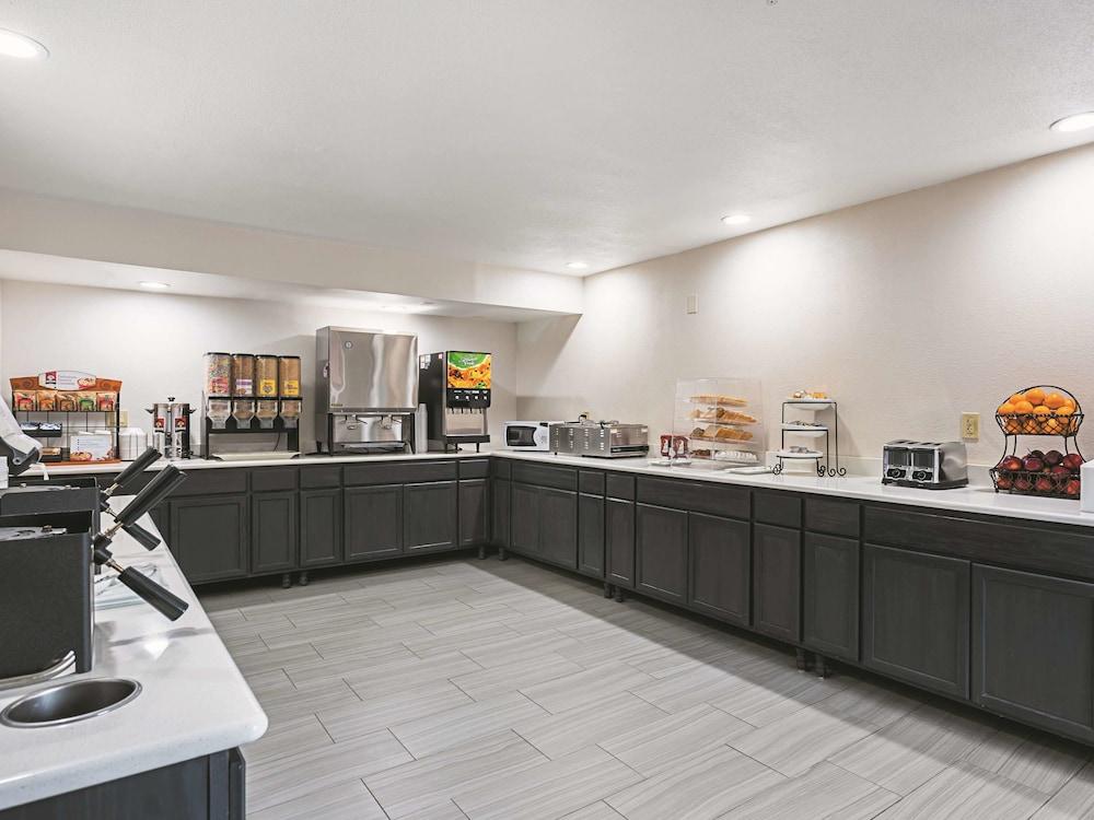 La Quinta Inn & Suites by Wyndham Minneapolis Northwest photo 4