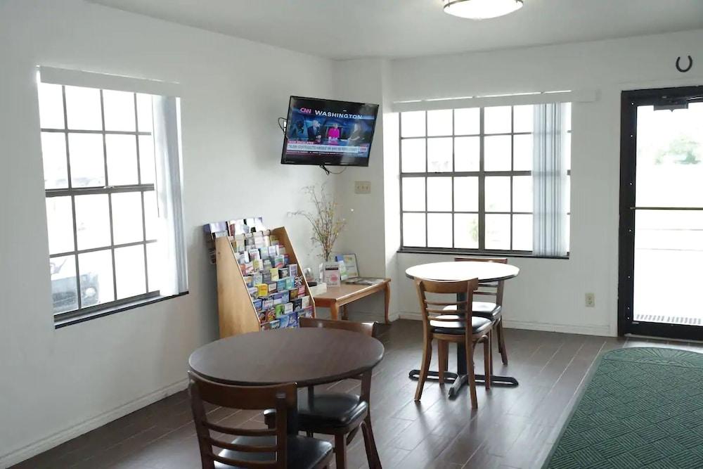 Giddings Executive Inn photo 3