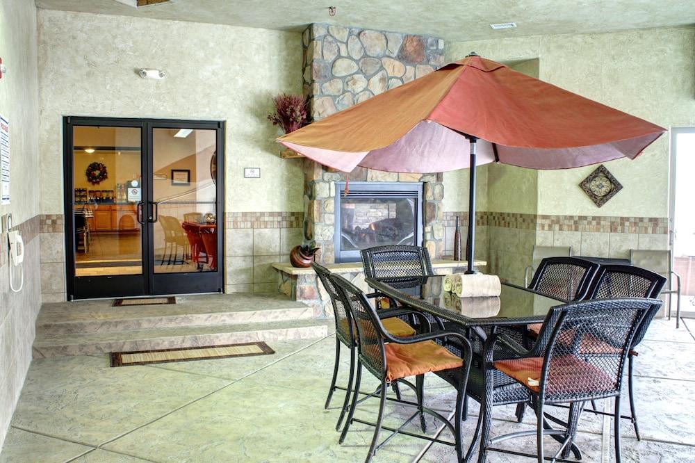 Blue Mountain Inn And Suites photo 19