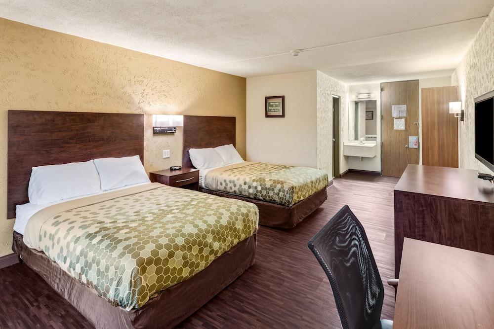 Econo Lodge Inn And Suites photo 16