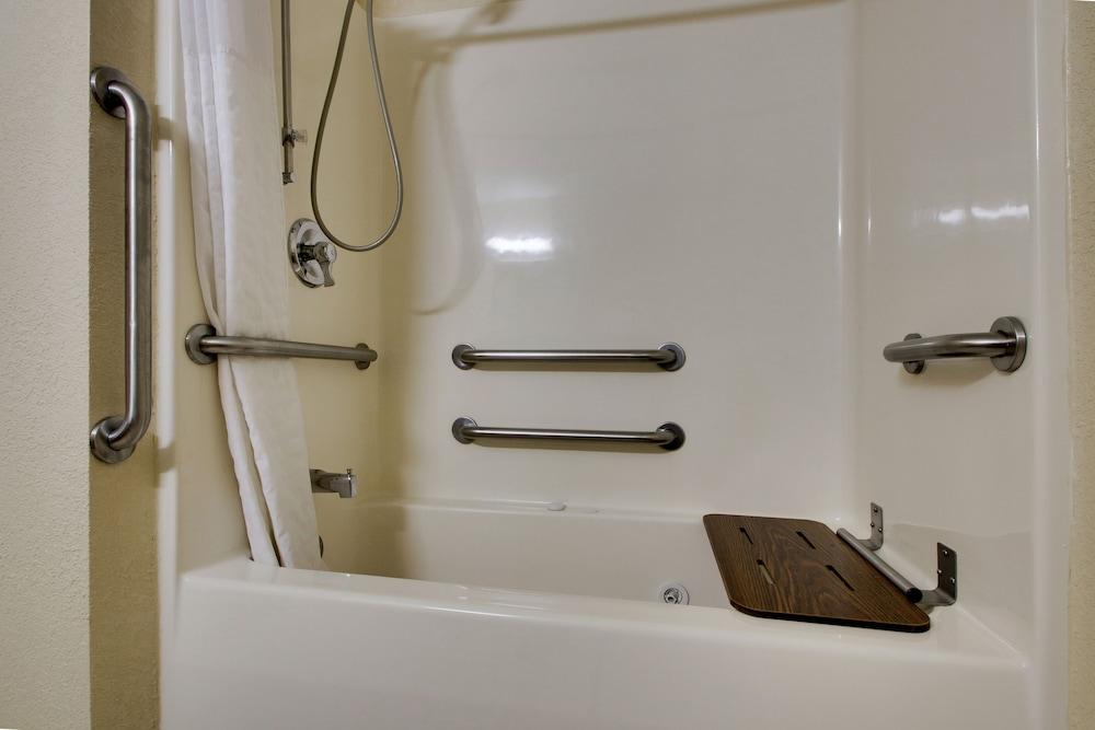 EverSpring Inn & Suites photo 25