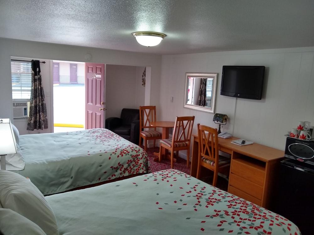 Holiday Motel photo 23