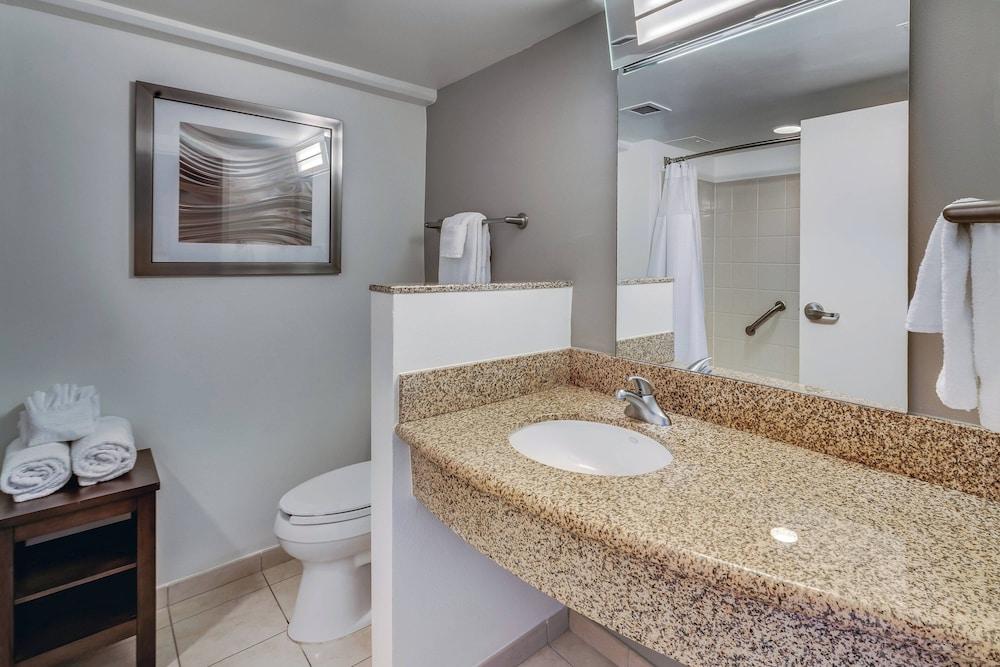 Courtyard by Marriott Jacksonville Beach Oceanfront photo 18