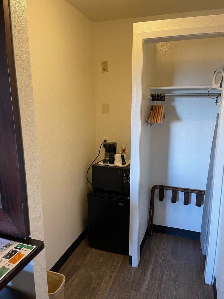 Motel 6 Tempe, AZ – Elliot Road photo 16